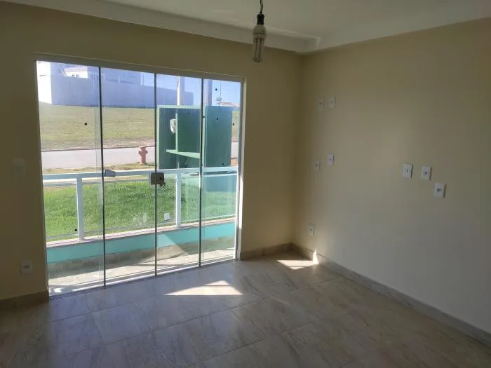 vista interna sala de estar e varanda da casa