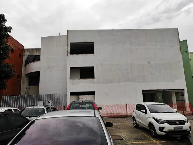 Prédio da ampliação Unimed Campos: fase de acabamento