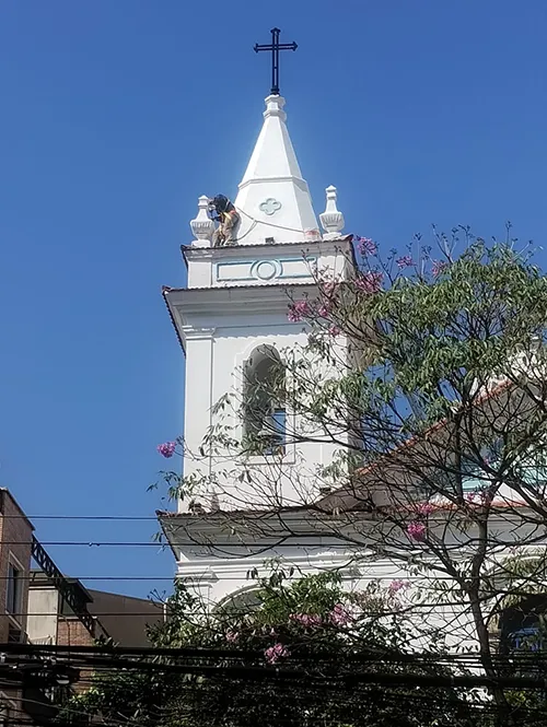 Paróquia N.S. Conceição: detalhe do pináculo